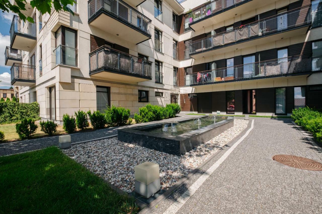 Modern Apartment Across The Ponds Varsó Kültér fotó