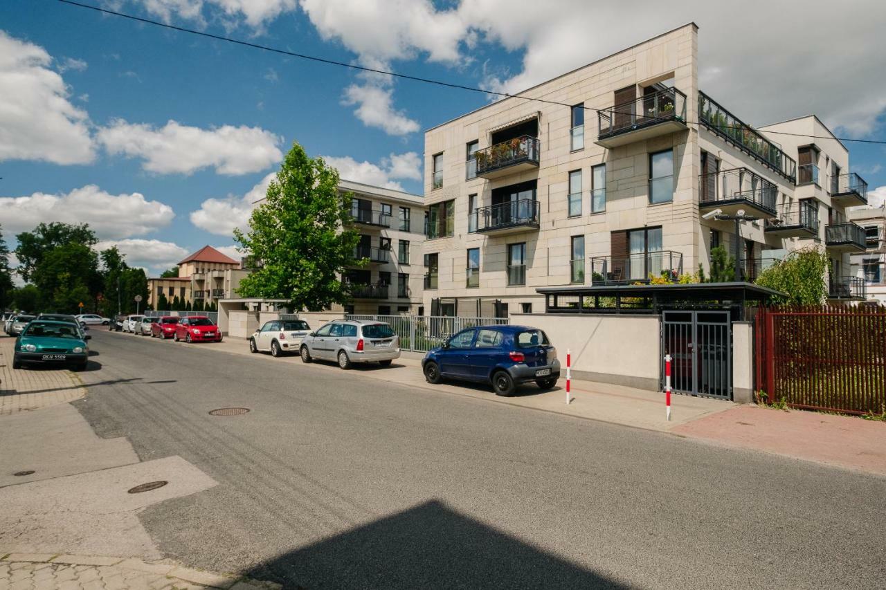 Modern Apartment Across The Ponds Varsó Kültér fotó